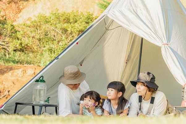 退職後の趣味　家族キャンプをしている画像